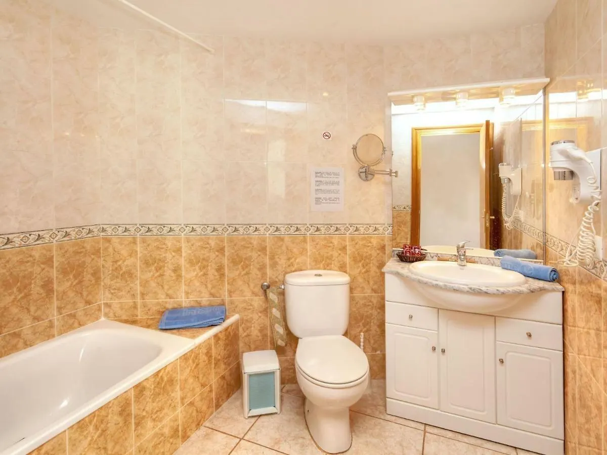 Apartment Palmiers I-10 By Interhome Llança